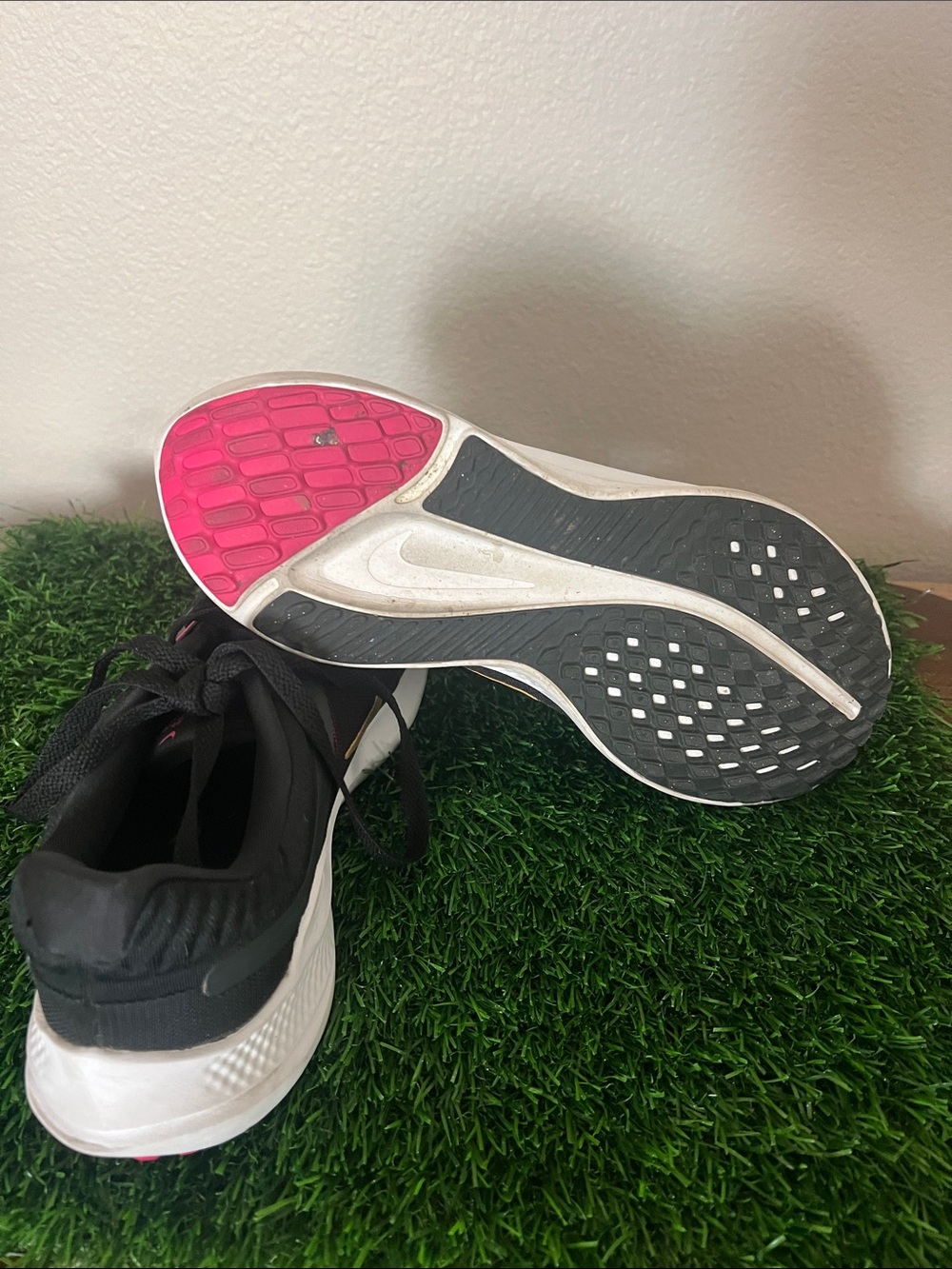 Nike Quest 5 black, gold, pink running shoes size 9.5 GUC DD 9291-009. - Picture 5 of 7